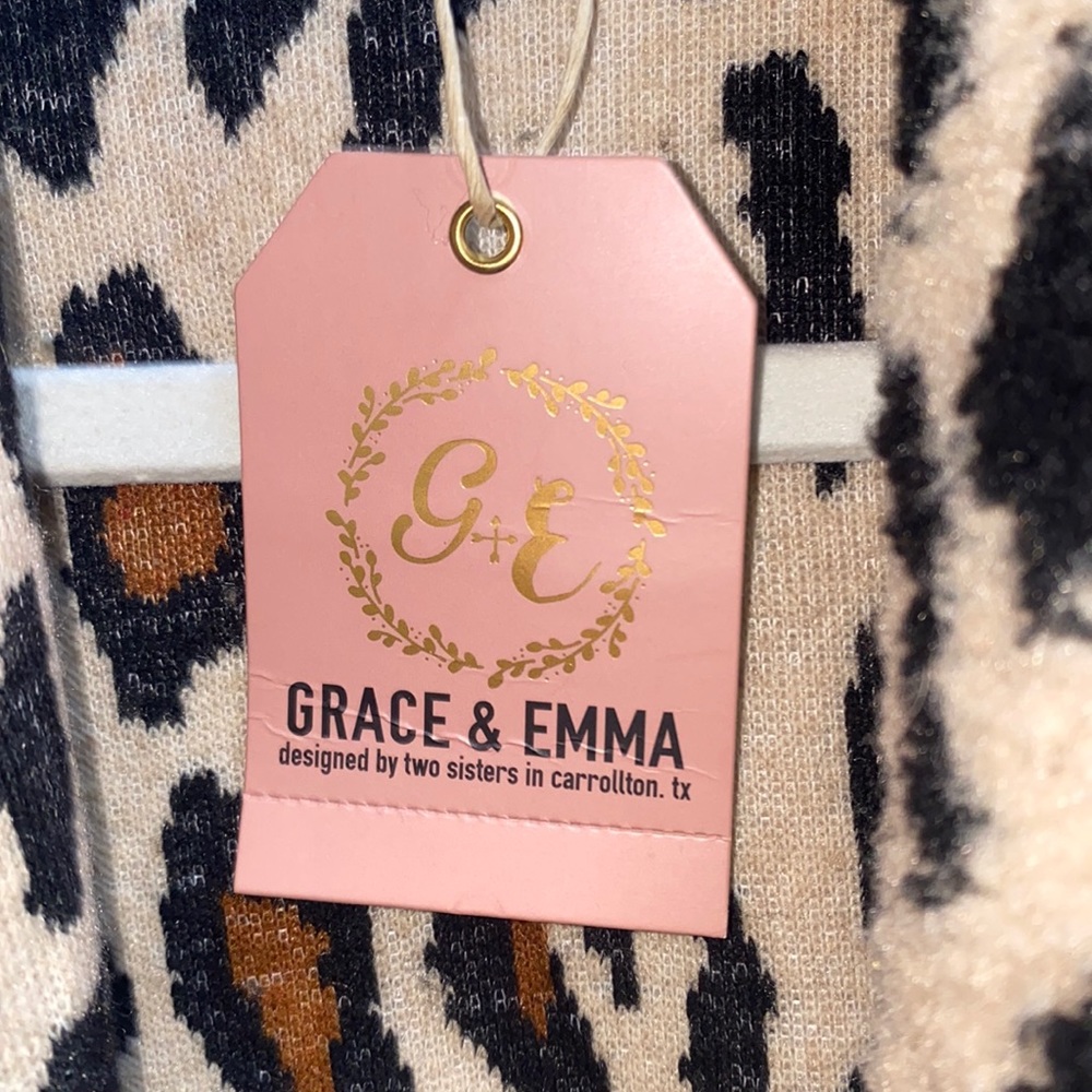 Cheetah cardigan, Size M/L fits big